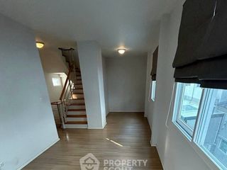 Casa adosada en venta de 4 habitaciones en Prawet, Bangkok
