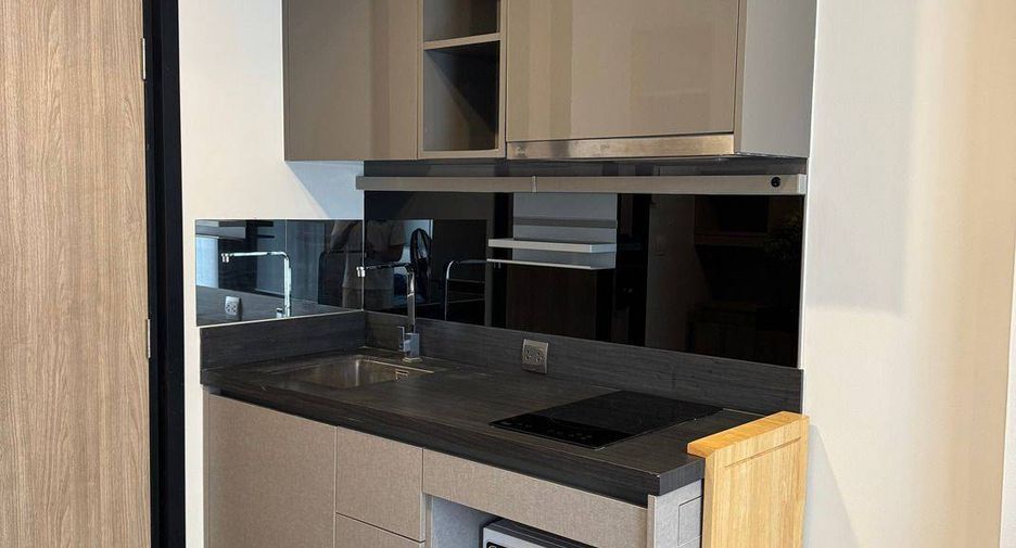 For sale 1 bed condo in Khlong Toei, Bangkok