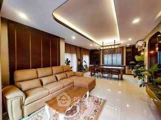 Haus zur Miete und zum Kauf mit 4 Zimmer in Saphan Sung, Bangkok