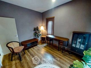 Haus zur Miete und zum Kauf mit 4 Zimmer in Saphan Sung, Bangkok