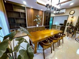 Haus zur Miete und zum Kauf mit 4 Zimmer in Saphan Sung, Bangkok