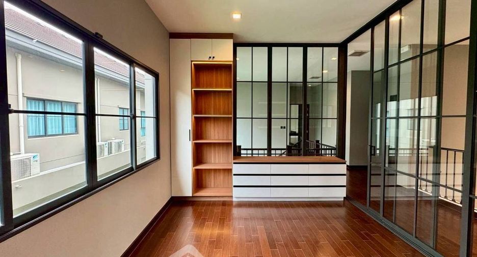 For sale 6 bedrooms house in Bang Khae, Bangkok