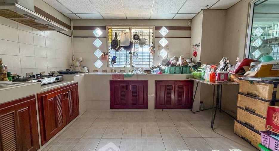 For sale 3 bedrooms house in Si Racha, Chonburi