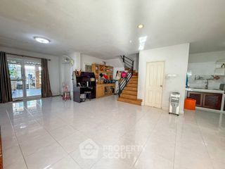 Haus zum Kauf mit 3 Zimmer in Si Racha, Chonburi