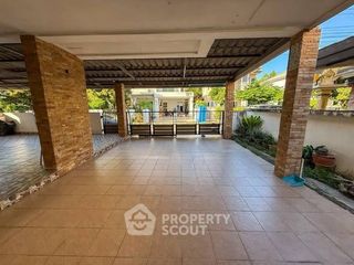 Haus zum Kauf mit 3 Zimmer in Si Racha, Chonburi