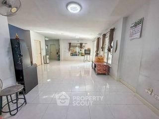 Haus zum Kauf mit 3 Zimmer in Si Racha, Chonburi