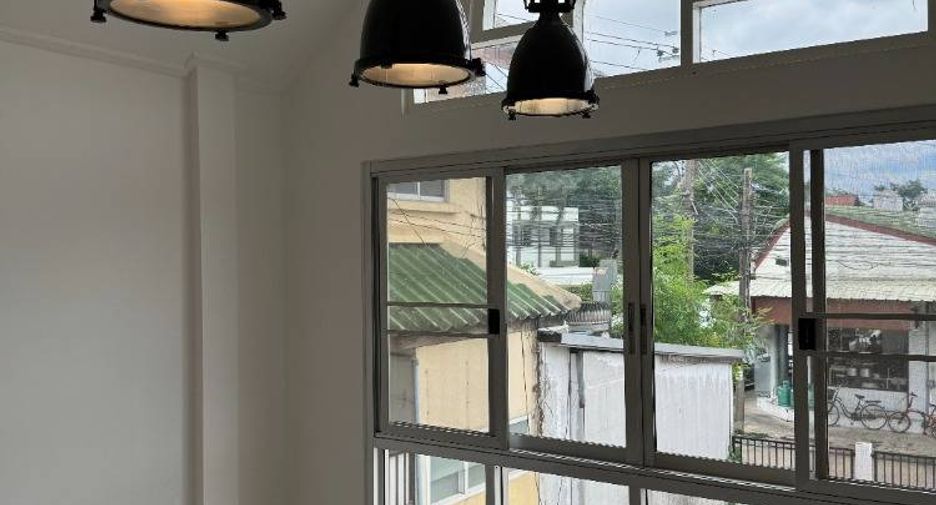 For sale 5 bedrooms house in Saphan Sung, Bangkok