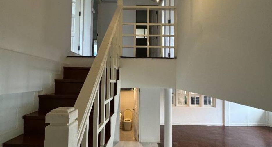 For sale 5 bedrooms house in Saphan Sung, Bangkok