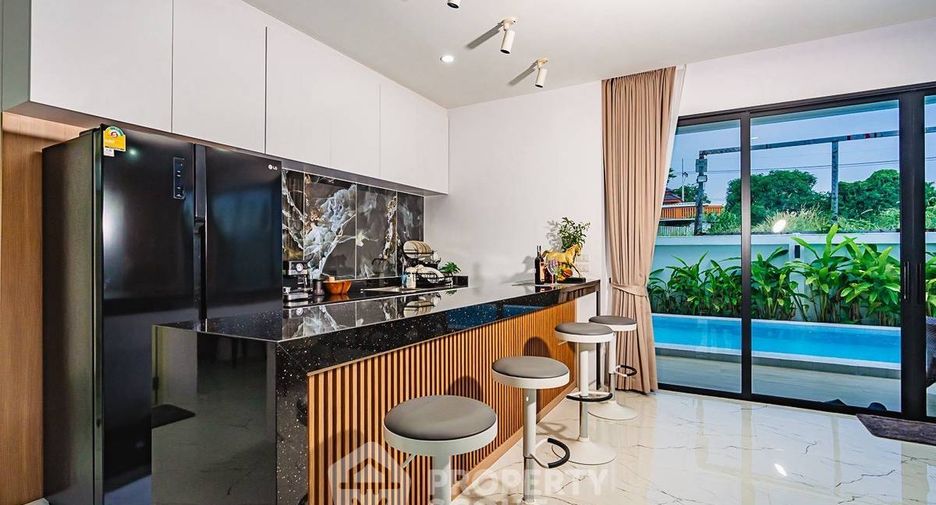 For sale 4 bedrooms villa in East Pattaya, Pattaya
