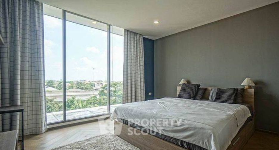 For sale 3 bedrooms condo in Watthana, Bangkok