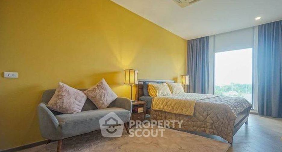 For sale 3 bedrooms condo in Watthana, Bangkok