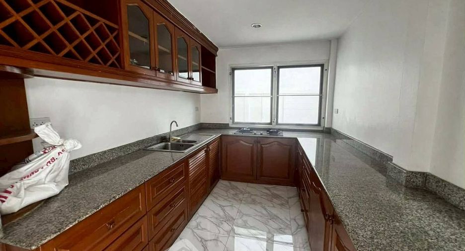 For sale 3 bedrooms villa in Jomtien, Pattaya