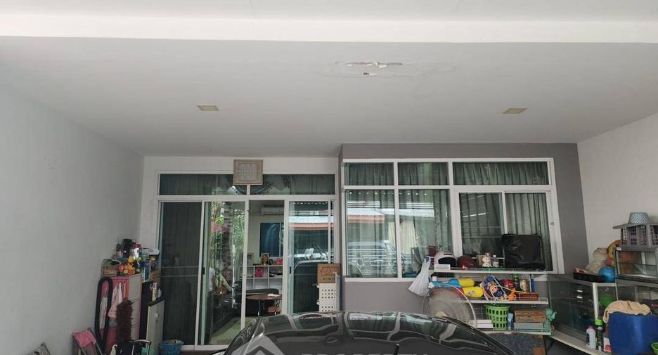For sale 3 bedrooms townhouse in Bang Khae, Bangkok