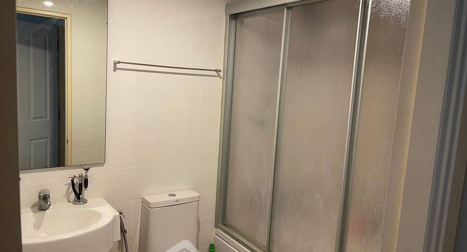 For sale 2 bedrooms condo in Huai Khwang, Bangkok