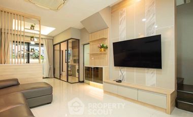 For sale 3 bedrooms townhouse in Lat Phrao, Bangkok
