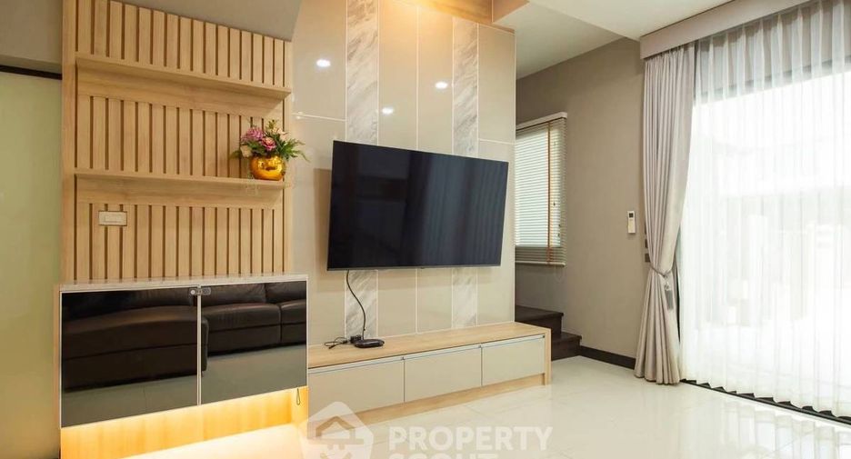 For sale 3 bedrooms townhouse in Lat Phrao, Bangkok