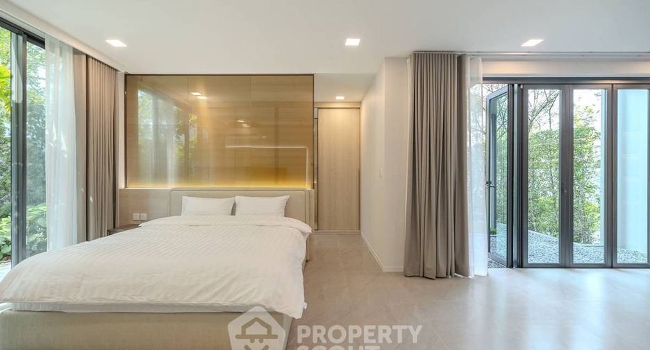 For sale 4 bedrooms house in Saphan Sung, Bangkok