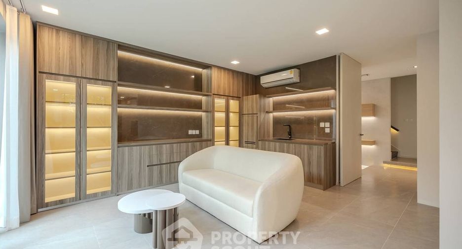 For sale 4 bedrooms house in Saphan Sung, Bangkok