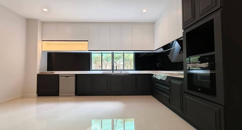 For sale 5 bedrooms house in Bang Khae, Bangkok