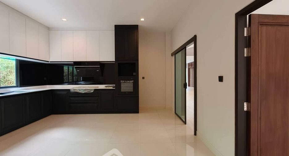 For sale 5 bedrooms house in Bang Khae, Bangkok