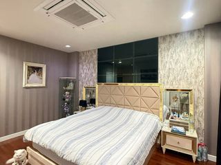 For sale 3 bedrooms townhouse in Phra Khanong, Bangkok