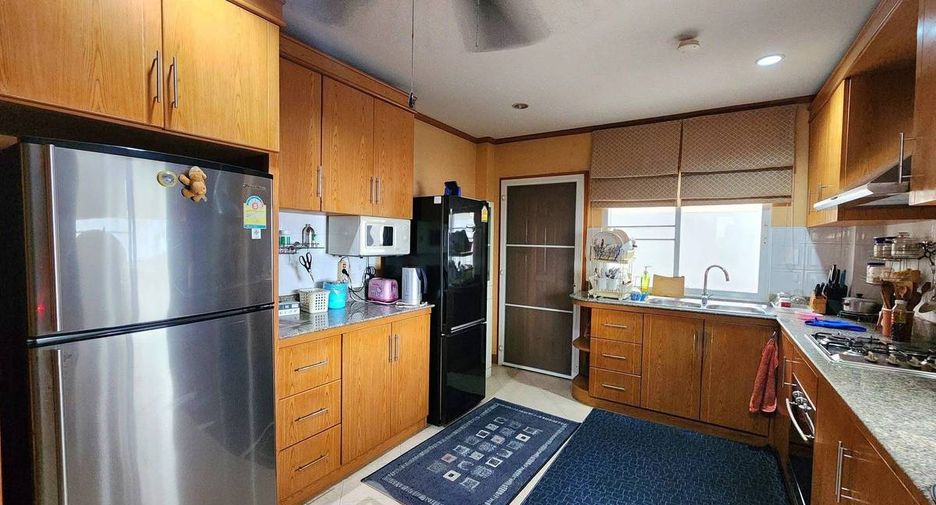 For sale 3 bedrooms villa in Bang Lamung, Chonburi