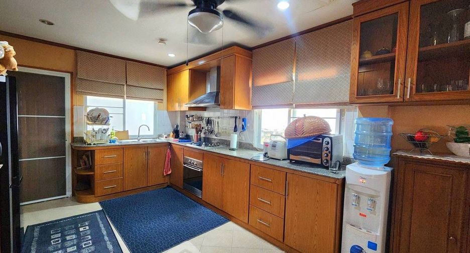 For sale 3 bedrooms villa in Bang Lamung, Chonburi