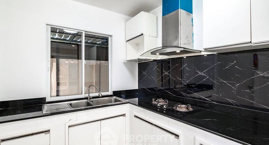 For sale 2 bedrooms house in East Pattaya, Pattaya