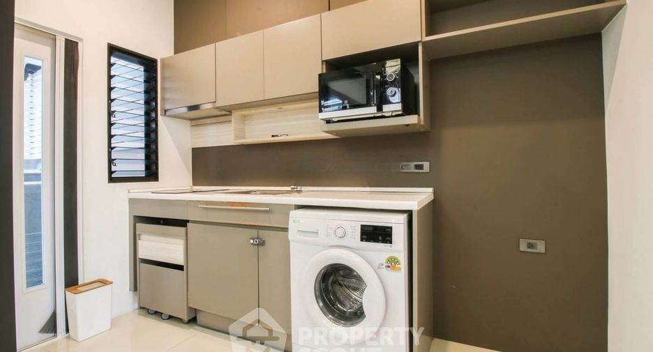 For sale 3 bedrooms townhouse in Lat Phrao, Bangkok