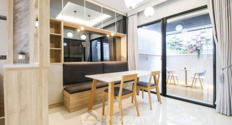 For sale 3 bedrooms townhouse in Lat Phrao, Bangkok
