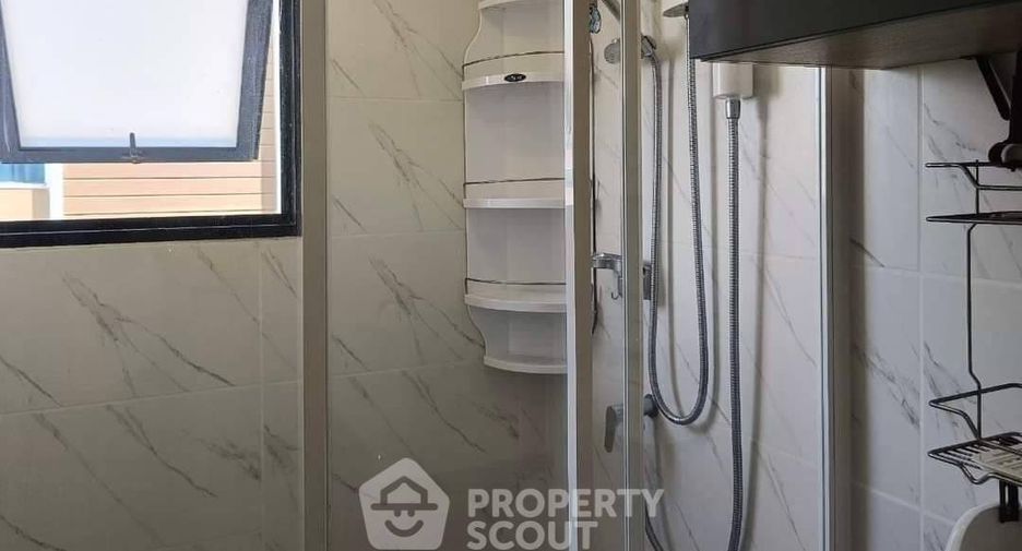 For sale 1 bed condo in Wang Thonglang, Bangkok