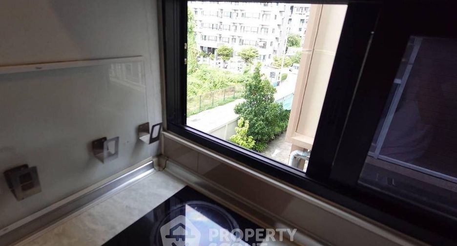 For sale 1 bed condo in Wang Thonglang, Bangkok