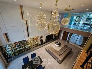 Reihenhaus zur Miete und zum Kauf mit 3 Zimmer in Lat Phrao, Bangkok