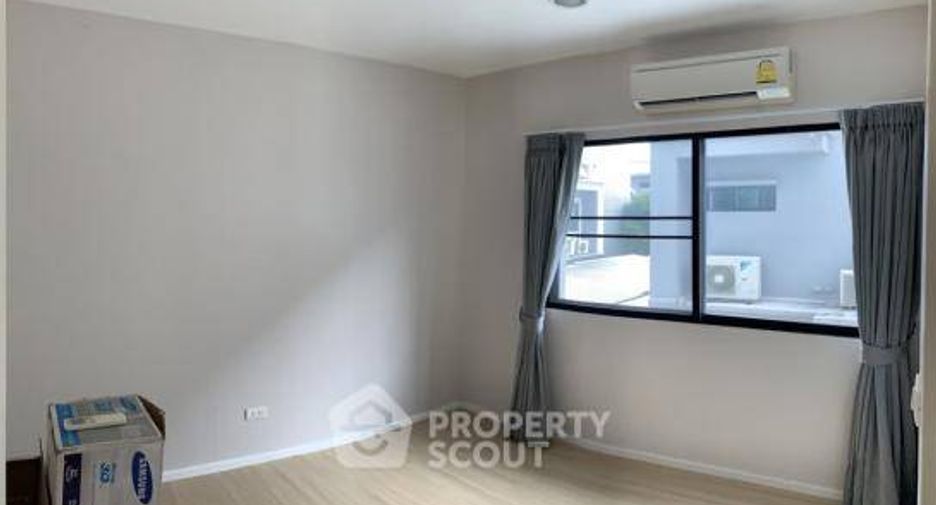 Reihenhaus zum Kauf mit 4 Zimmer in Chom Thong, Bangkok