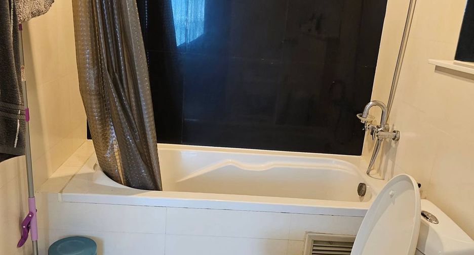 For sale 1 bed condo in Khlong Toei, Bangkok