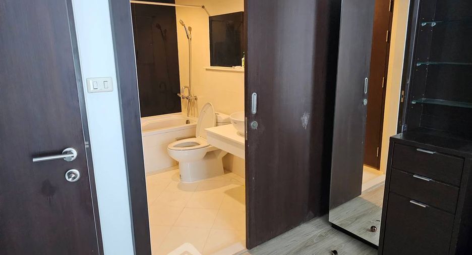 For sale 1 bed condo in Khlong Toei, Bangkok