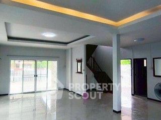 Casa en venta de 4 habitaciones en Khlong Sam Wa, Bangkok
