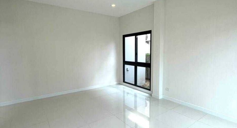 À vendre 4 chambres maison à Khan Na Yao, Bangkok