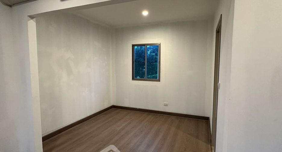 Haus zum Kauf mit 4 Zimmer in Saphan Sung, Bangkok