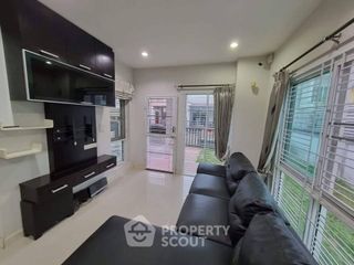 Продажа 4 спальни дом в Si Racha, Чонбури