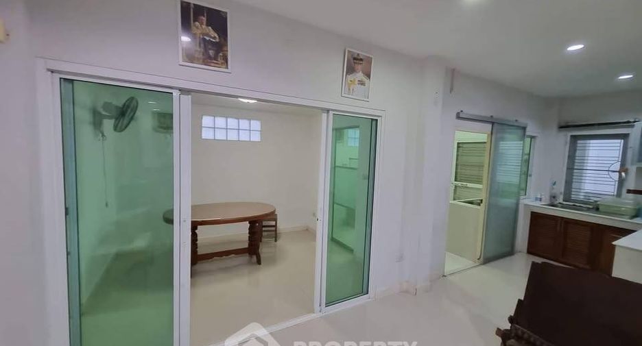 Casa en venta de 4 habitaciones en Si Racha, Chonburi