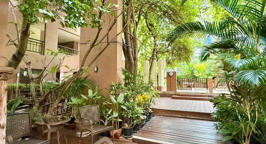 For sale 2 ベッドルーム condo in Dusit, Bangkok