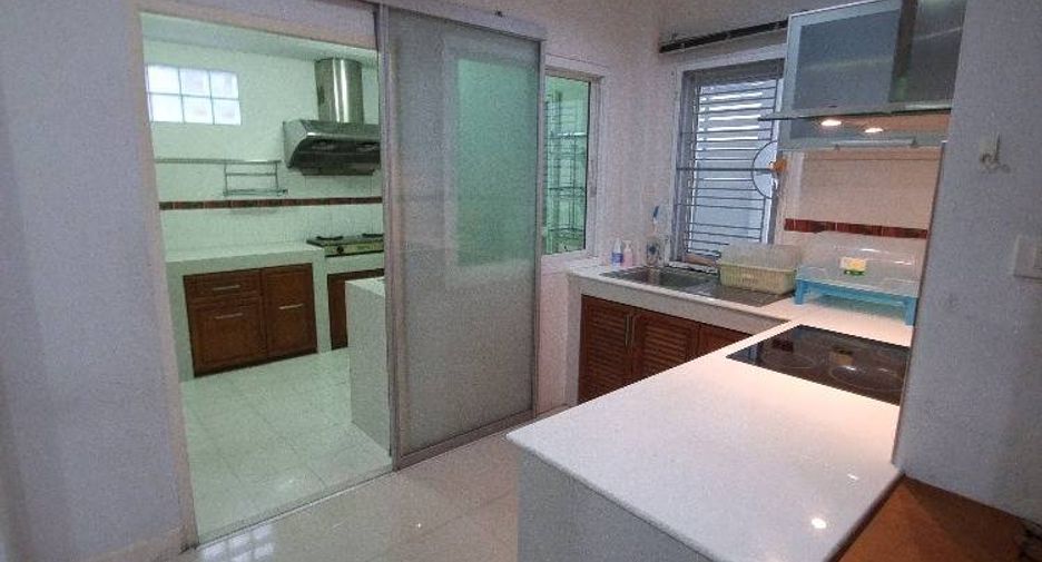出售 4 卧室 独立屋 在 Si Racha, Chon Buri
