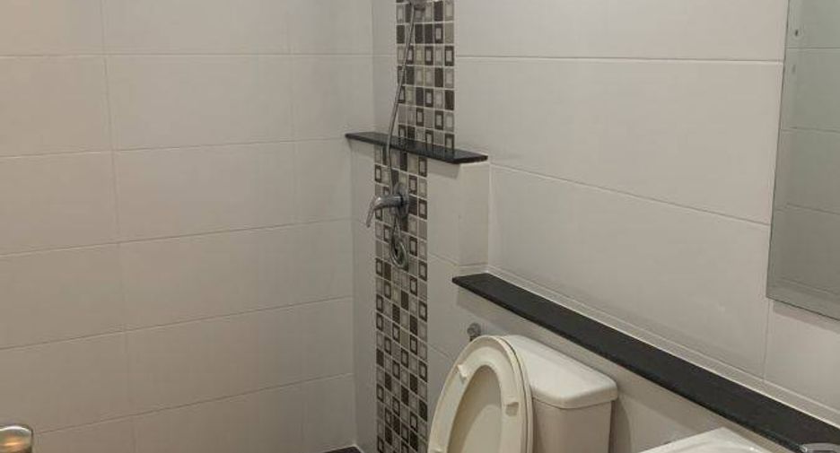For sale 4 bedrooms townhouse in Khlong Sam Wa, Bangkok