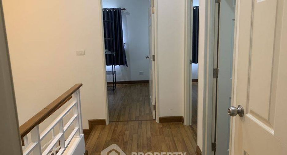 For sale 4 bedrooms townhouse in Khlong Sam Wa, Bangkok