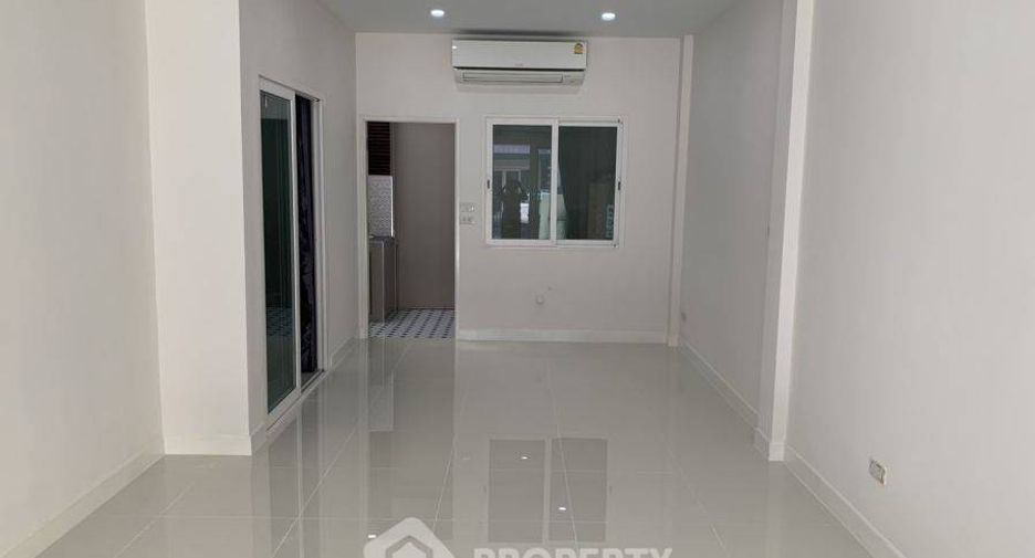 For sale 4 bedrooms townhouse in Khlong Sam Wa, Bangkok