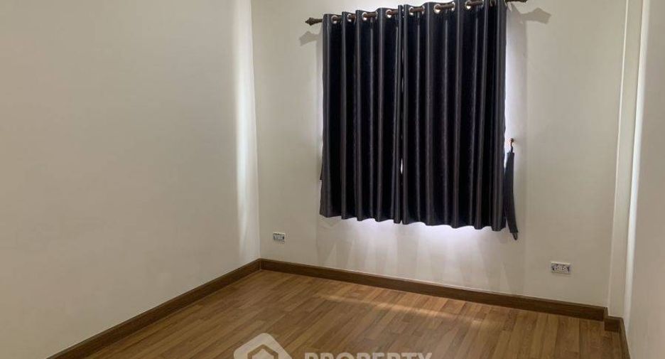 For sale 4 bedrooms townhouse in Khlong Sam Wa, Bangkok
