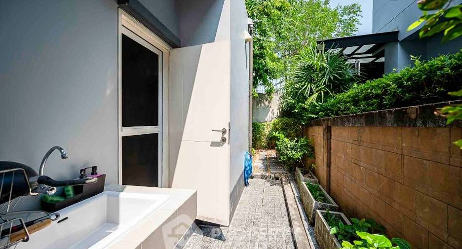 For sale 4 bedrooms house in Prawet, Bangkok