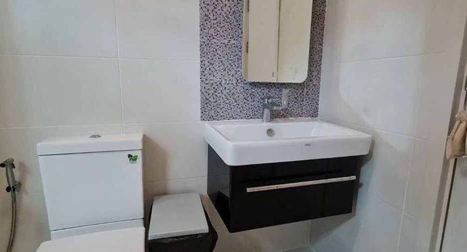 For sale 4 bedrooms house in Saphan Sung, Bangkok