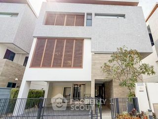 À louer et à vendre 5 chambres maison à Huai Khwang, Bangkok
